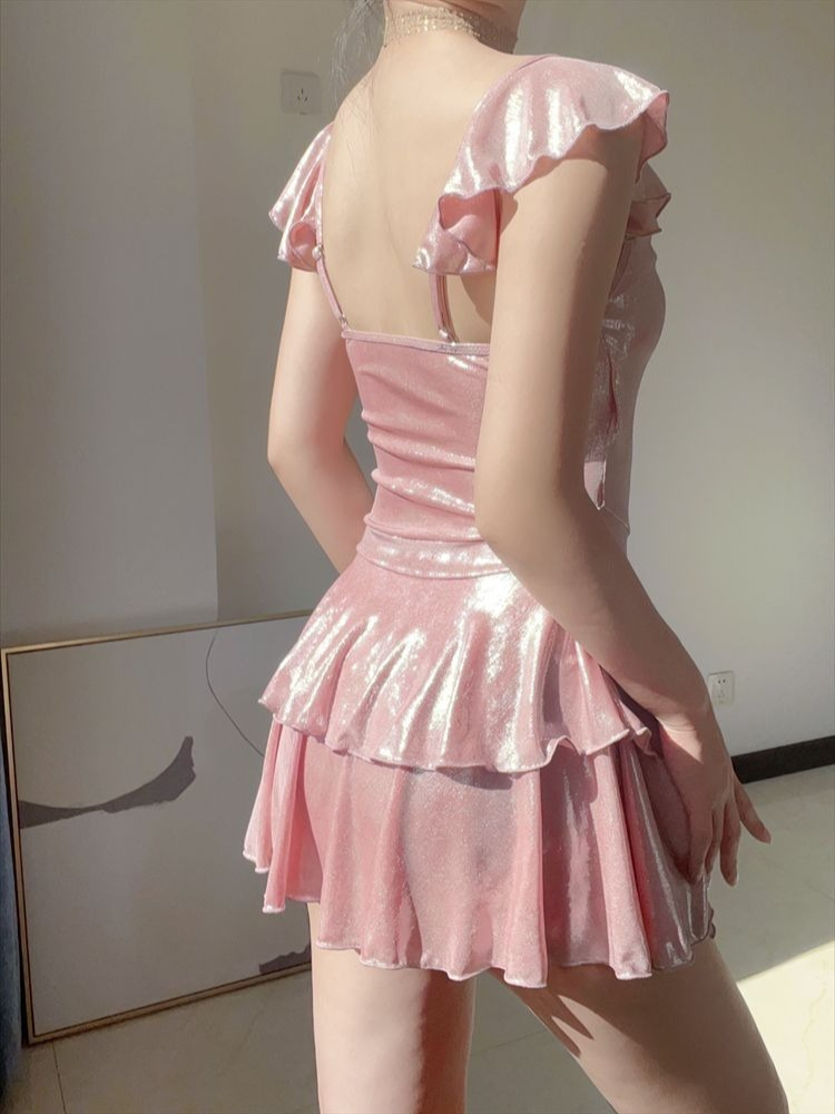 Skirts - ชุดว่ายน้ำสีชมพูเงาสวยหรูสำหรับผู้หญิง เสื้อท็อปทรงรัดรูปพร้อมกระโปรงด้านล่าง ช่วยเก็บหน้าท้อง ชุดว่ายน้ำสำหรับฤดูร้อน ชุดไปเที่ยวชายหาด